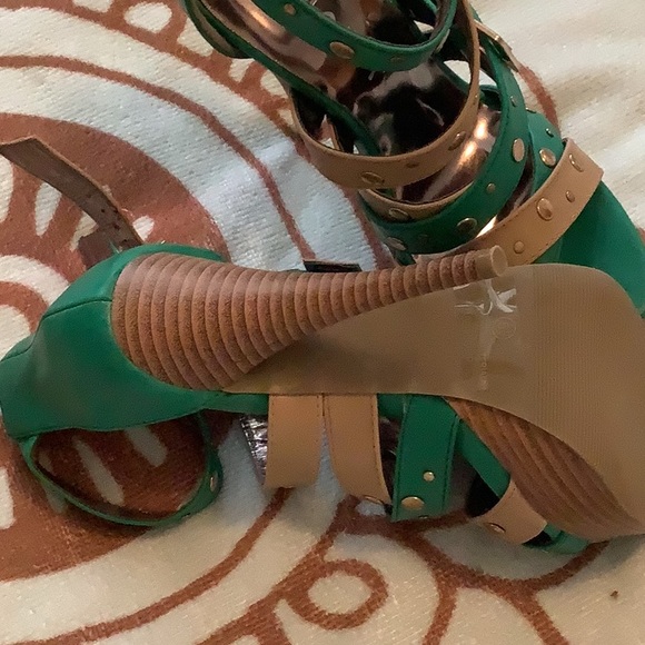 NEW NEVER WORN SKY HIGH HEELS - Picture 4 of 8